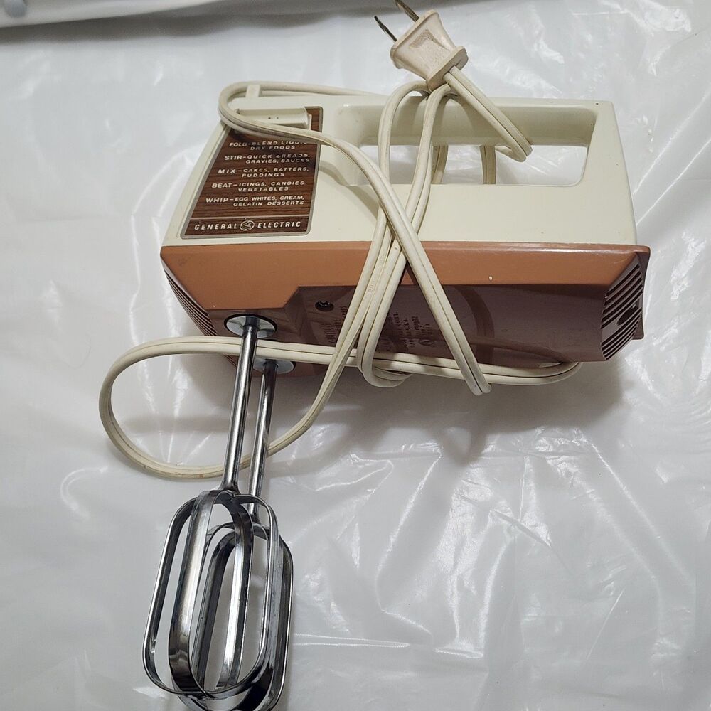 Vintage General Electric Hand Mixer D2M22 Brown Off White 2 Beaters Tested Works